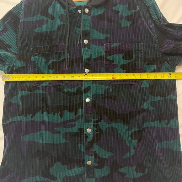 Urban Outfitters corduroy camo hooded shirt jacket. XL - Picture 4 of 5